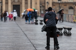 Couple sur le Pont des Arts