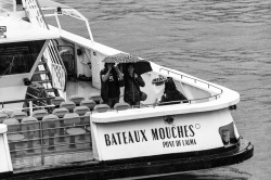 Sur un bateau mouche