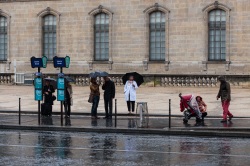 A l'arrêt de bus