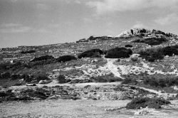 Voiture stationnée à Miġra l-Ferħa