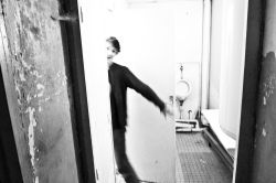 Pissing guy (version pudique)